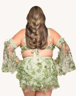 Curious Traveler Top With Sleeves -I Hear Raves 04.24.25Kaylee Milan DCRaver0013withSleeves